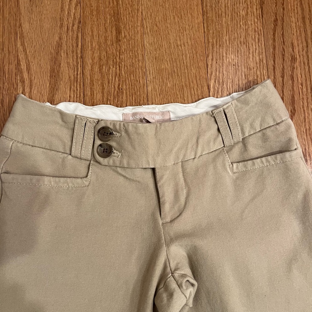 Banana Republic Martin Fit tan Capri Pants in size 00P.